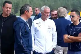 Fenerbahçe'de Derbi Öncesi Kritik Zirve!
