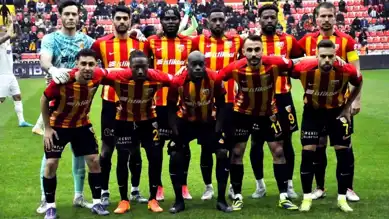 Futbolcu, Takımının Zaferiyle Gurur Duyuyor