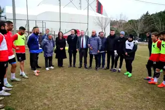 Uşak Belediye Başkanı Yalım, Uşakspor'u Antrenmanda Ziyaret Etti