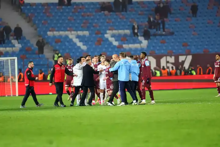 Trabzonspor, Alanyaspor'u 3-0 Yendi!