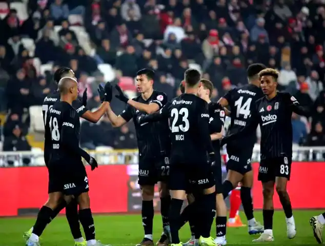 Beşiktaş, Sivasspor'u 1-0 Önde Bıraktı!