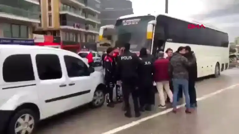 Bursa'da Galatasaray-Göztepe Taraftar Kavgası: 2 Yaralı