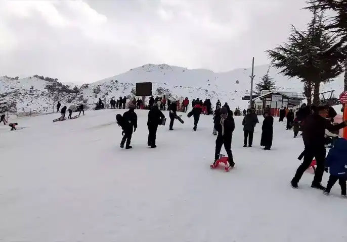 Davraz Kayak Merkezi Sezonu Açtı, Yoğunluk Var!