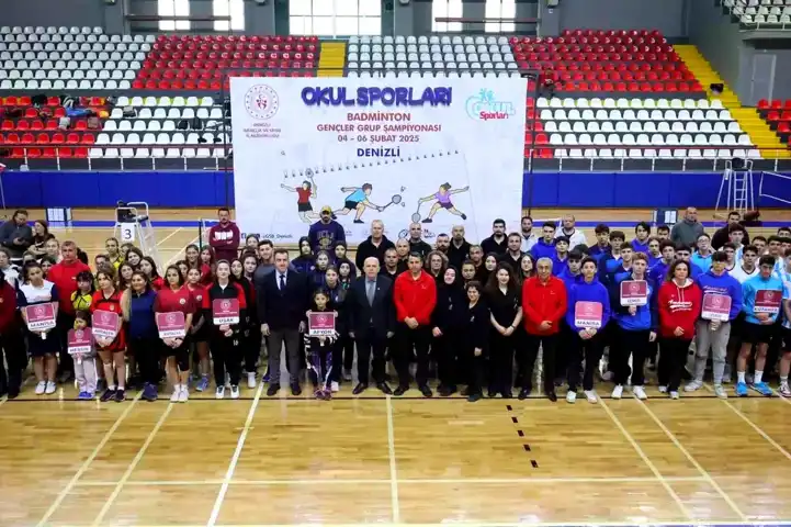 Denizli'de Badminton Gençler Şampiyonası Sonuçlandı