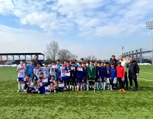 Düzce'de Okul Sporları Futbol Şampiyonu Bilgi Ortaokulu