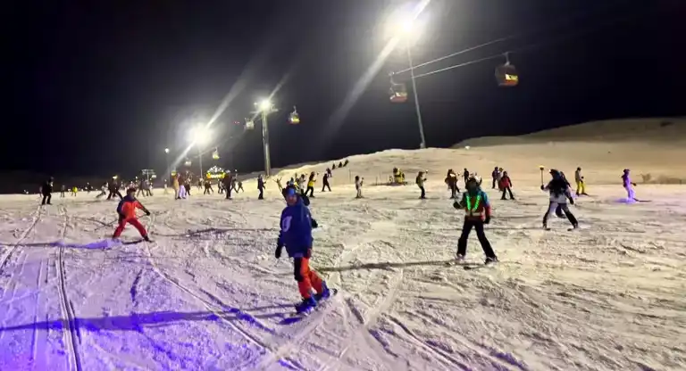 Erciyes'te Muhteşem Meşaleli Gece Kayağı!