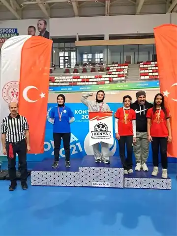 Kadınhanlı Öğrenciler Bilek Güreşinde Parladı!