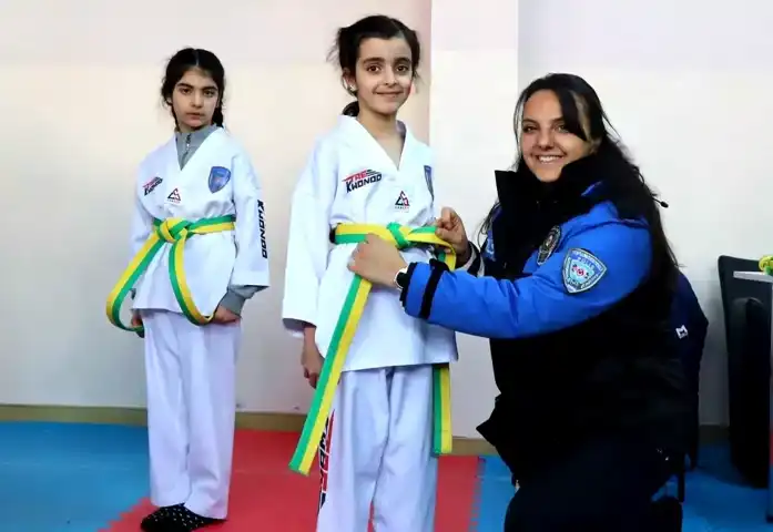 Polisler, Minik Tekvandocuların Kuşaklarını Bağladı