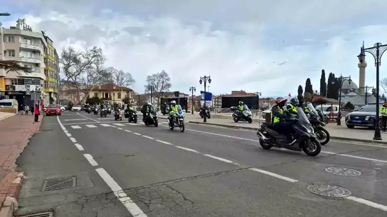Tekirdağ'da Motosikletliler 'Katil Bariyerlere' Karşı Eylemde